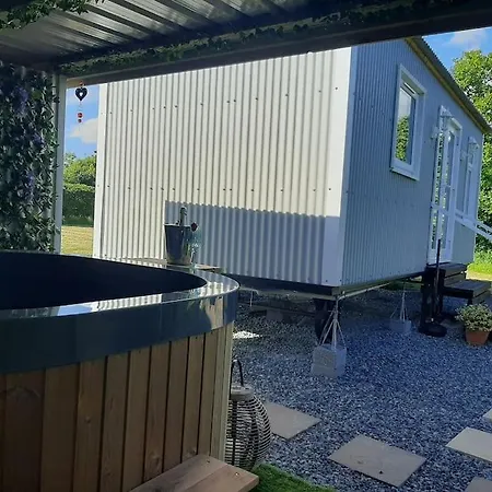 Anglesey New Modern Shepherds Hut With Spa Hot Tub Gwalchmai Exterior foto
