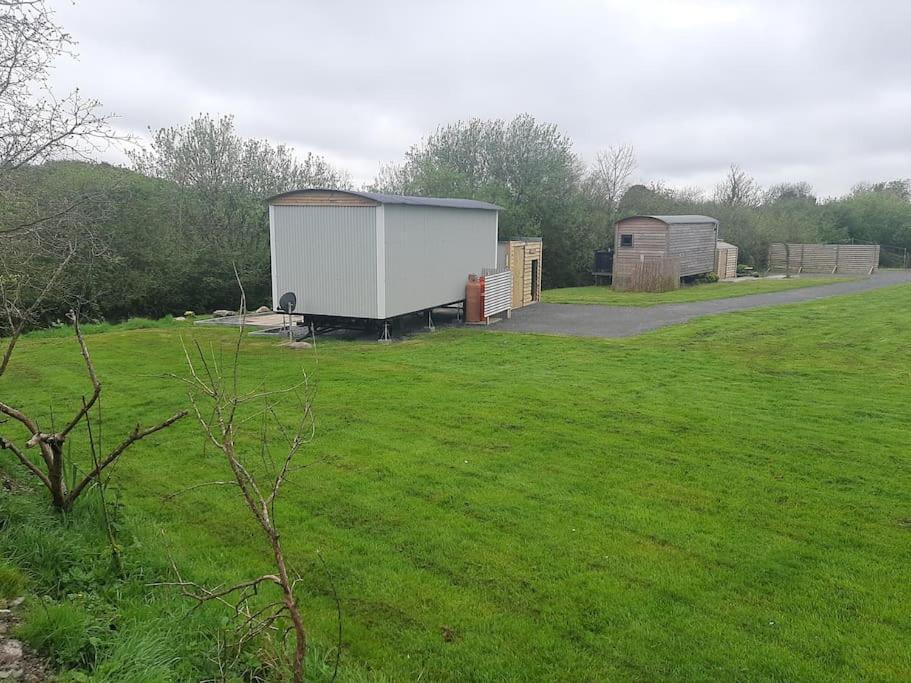 Anglesey New Modern Shepherds Hut With Hot Tub Holiday home Gwalchmai