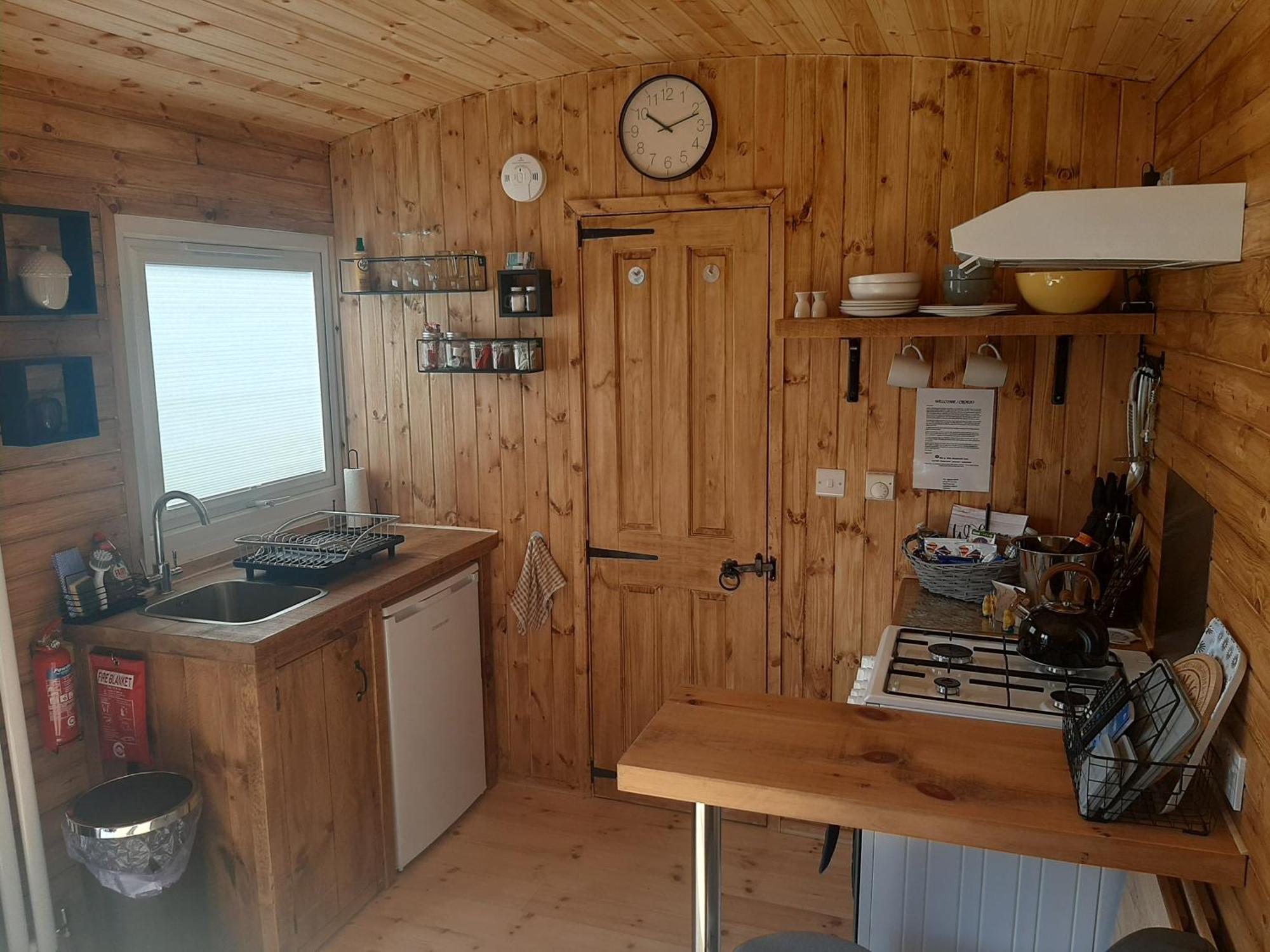 Holiday home Anglesey New Modern Shepherds Hut With Hot Tub