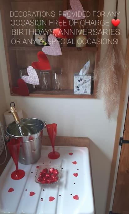 Anglesey New Modern Shepherds Hut With Hot Tub *