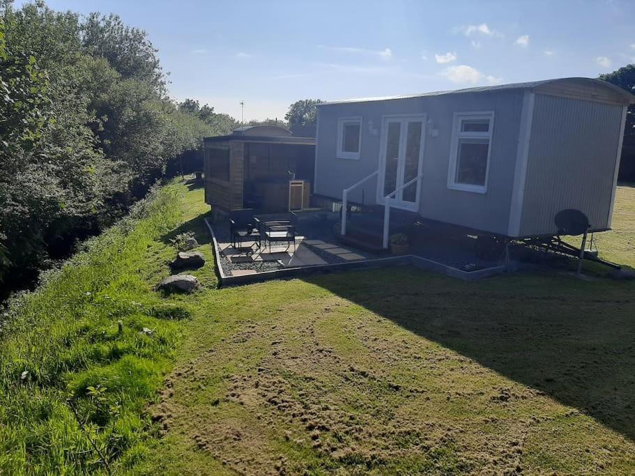 Anglesey New Modern Shepherds Hut With Hot Tub Holiday home *