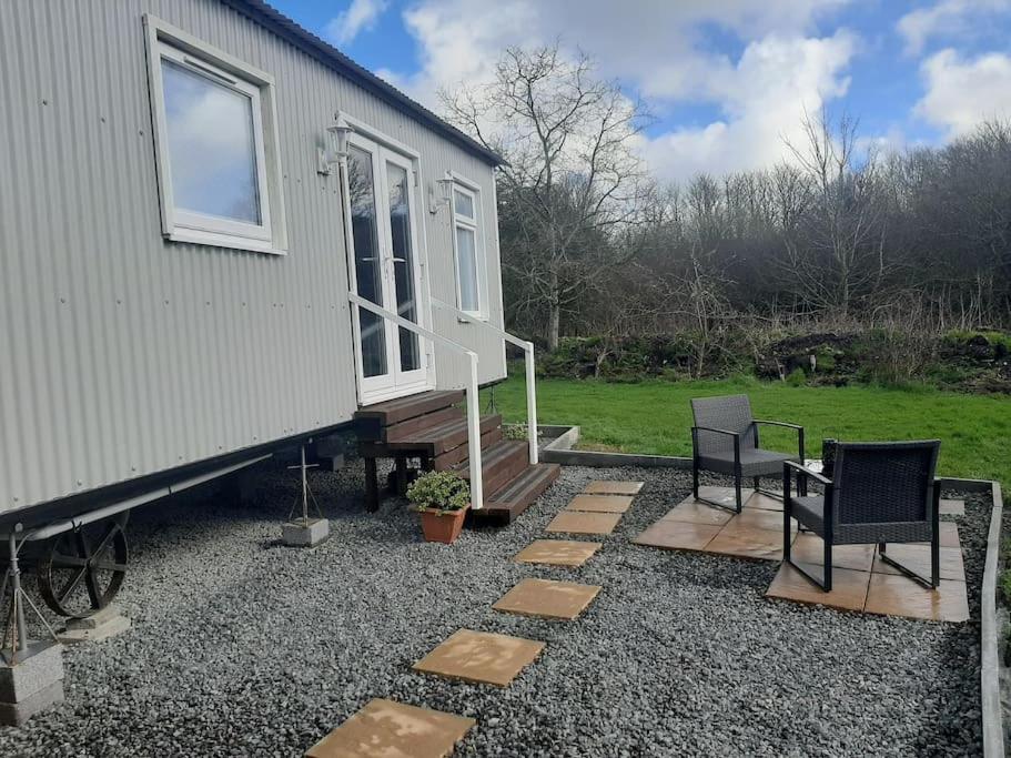 Holiday home Anglesey New Modern Shepherds Hut With Hot Tub Gwalchmai