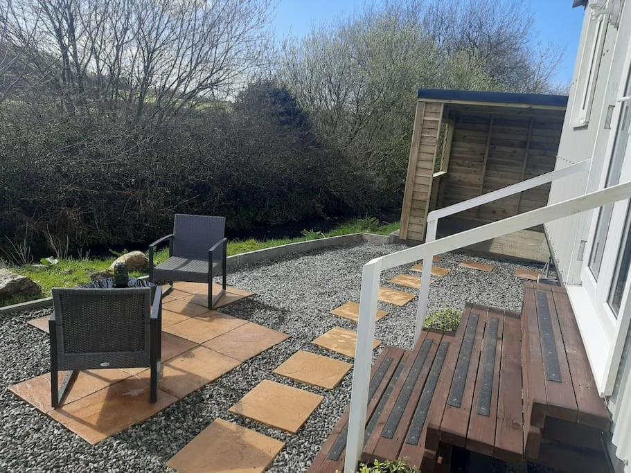 Anglesey New Modern Shepherds Hut With Hot Tub Gwalchmai